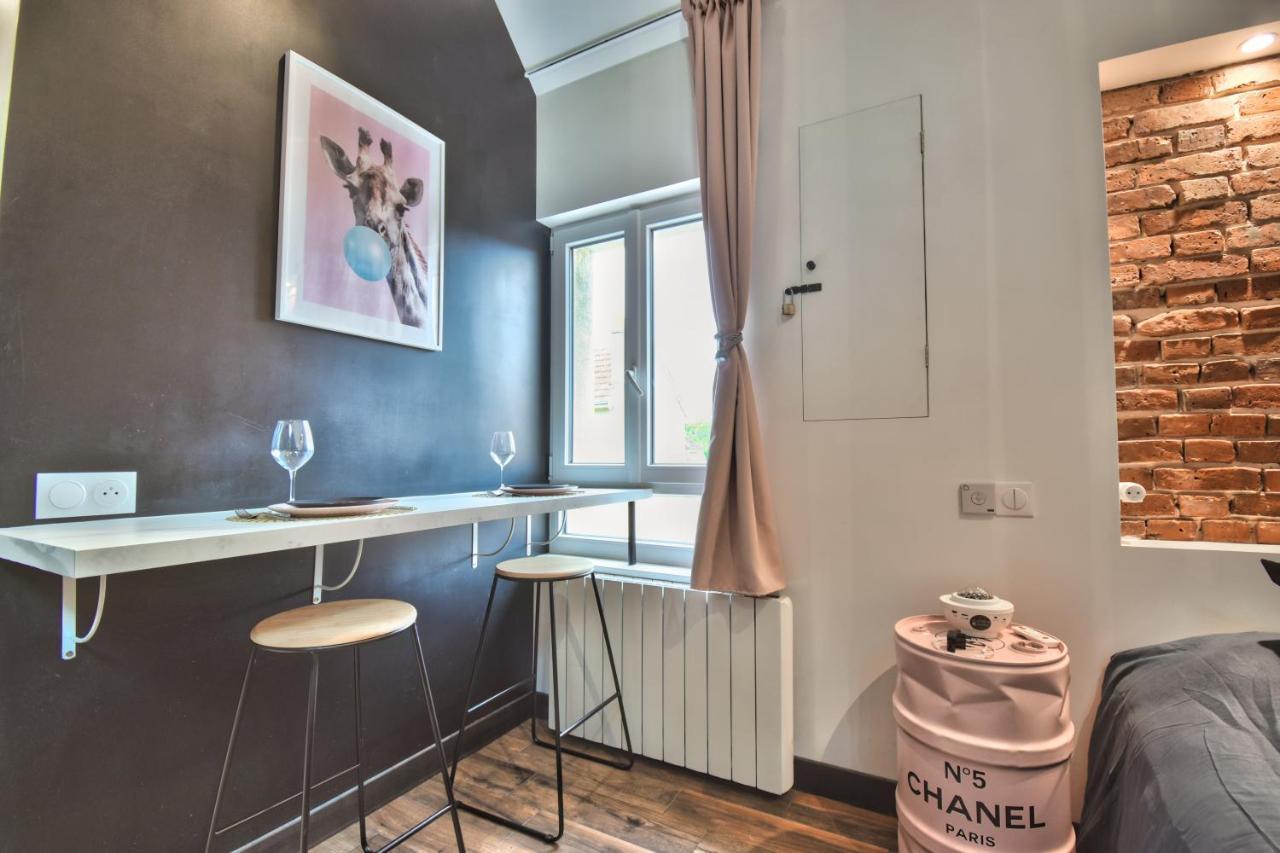 曼特农* Le Loft Des Mysteres *公寓 外观 照片